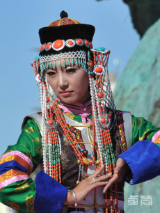 鄂尔多斯蒙古族服饰定制