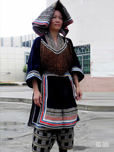 女式无领开襟瑶族服饰定制